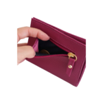 Carteira masculina slim de couro legítimo Inácio By Tascheers com acabamento artesanal, compartimentos para cartões e design compacto.