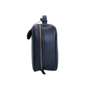 Necessaire organizadora de couro legítimo Bárbara Grande By Tascheers com amplo espaço interno, fechamento em zíper e acabamento artesanal premium.
