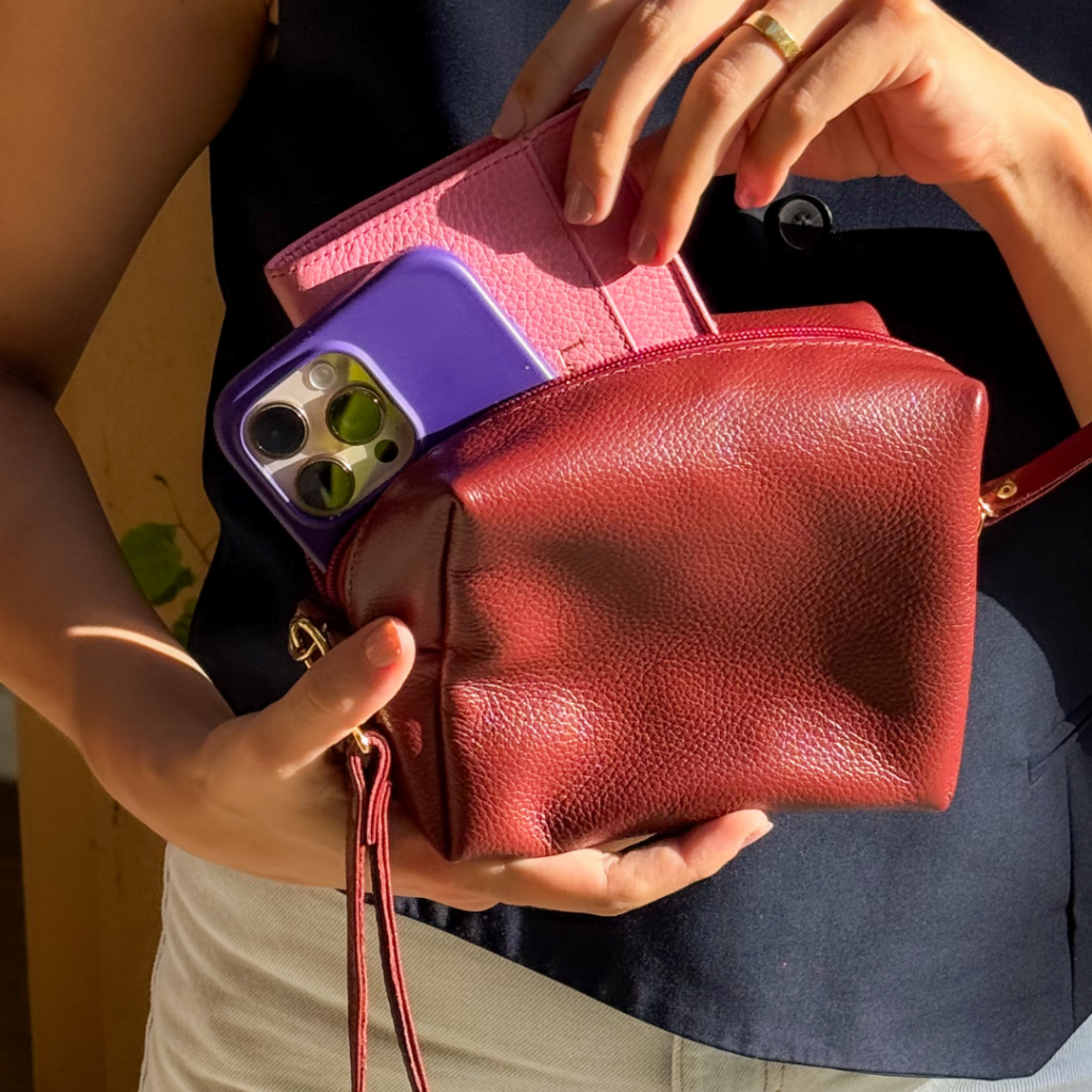 Necessaire organizadora de couro legítimo Jan By Tascheers unissex com fechamento em zíper metálico e acabamento artesanal premium.