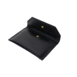 Bolsa envelope de couro legítimo Fernanda By Tascheers com fechamento em aba, design slim e acabamento artesanal premium.