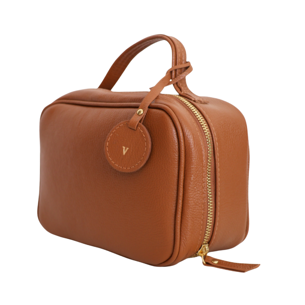 Necessaire de couro legítimo Bárbara Pequena By Tascheers compacta com fechamento em zíper e acabamento artesanal premium.