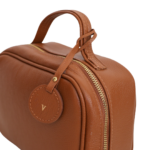 Necessaire de couro legítimo Bárbara Pequena By Tascheers compacta com fechamento em zíper e acabamento artesanal premium.