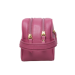 Necessaire de couro legítimo Dani Monocromática By Tascheers com acabamento unificado em uma só cor, fechamento em zíper e formato compacto estruturado.
