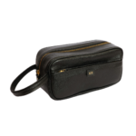Necessaire de couro legítimo Helena By Tascheers com fechamento em zíper metálico superior, silhueta estruturada e acabamento artesanal premium.