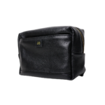 Necessaire de couro legítimo Jussara Grande By Tascheers com amplo espaço interno, formato estruturado maxi, fechamento em zíper e acabamento artesanal de alto padrão.