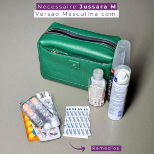 Necessaire de couro legítimo Jussara Média By Tascheers com tamanho intermediário, formato estruturado, fechamento em zíper e acabamento artesanal premium.