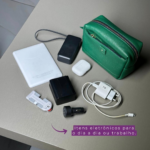 Necessaire de couro legítimo Jussara Média By Tascheers com tamanho intermediário, formato estruturado, fechamento em zíper e acabamento artesanal premium.