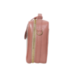 Necessaire de couro legítimo Miguel Média By Tascheers com formato retangular estruturado, fechamento em zíper metálico e acabamento artesanal de alto padrão.