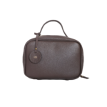 Necessaire de couro legítimo New Bárbara Pequena By Tascheers com formato compacto, fechamento em zíper metálico e acabamento artesanal estruturado.