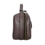Necessaire de couro legítimo New Bárbara Pequena By Tascheers com formato compacto, fechamento em zíper metálico e acabamento artesanal estruturado.