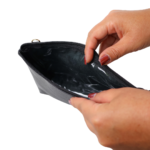 Necessaire organizadora de couro legítimo Maria Média By Tascheers com fechamento em zíper superior e acabamento artesanal premium.
